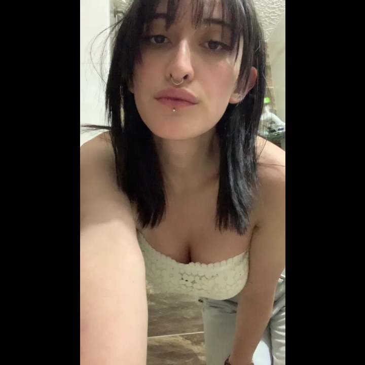 New girl Eve in her bathroom, strips off showing her body, then she bends over and does a long piss, after she pushes out a nice turd. Vertical format. 5 minutes.